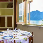 Frontlake With Balcony 살라코마시나