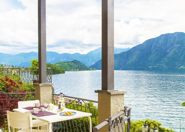 Frontlake With Balcony Sala Comacina